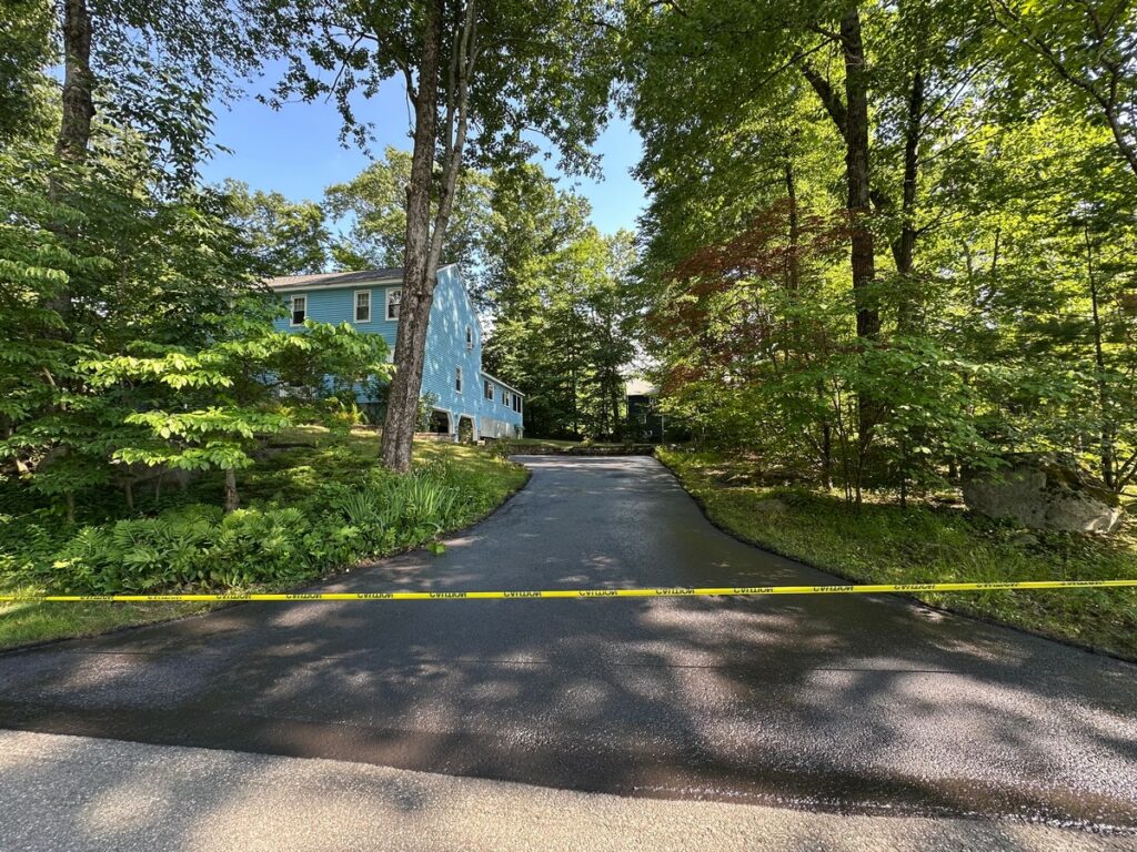 Acton, MA driveway sealcoating